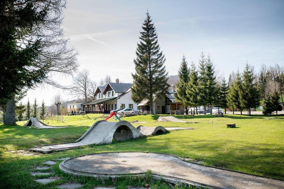Gostilna Lokve Bed & Breakfast Exterior photo